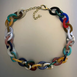 Collar Hippie Chic corto de acrilico en alegres tonos multicolores, circulos pequeños