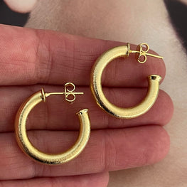 Aros Hippie Chic bañados en oro 18K satinado.