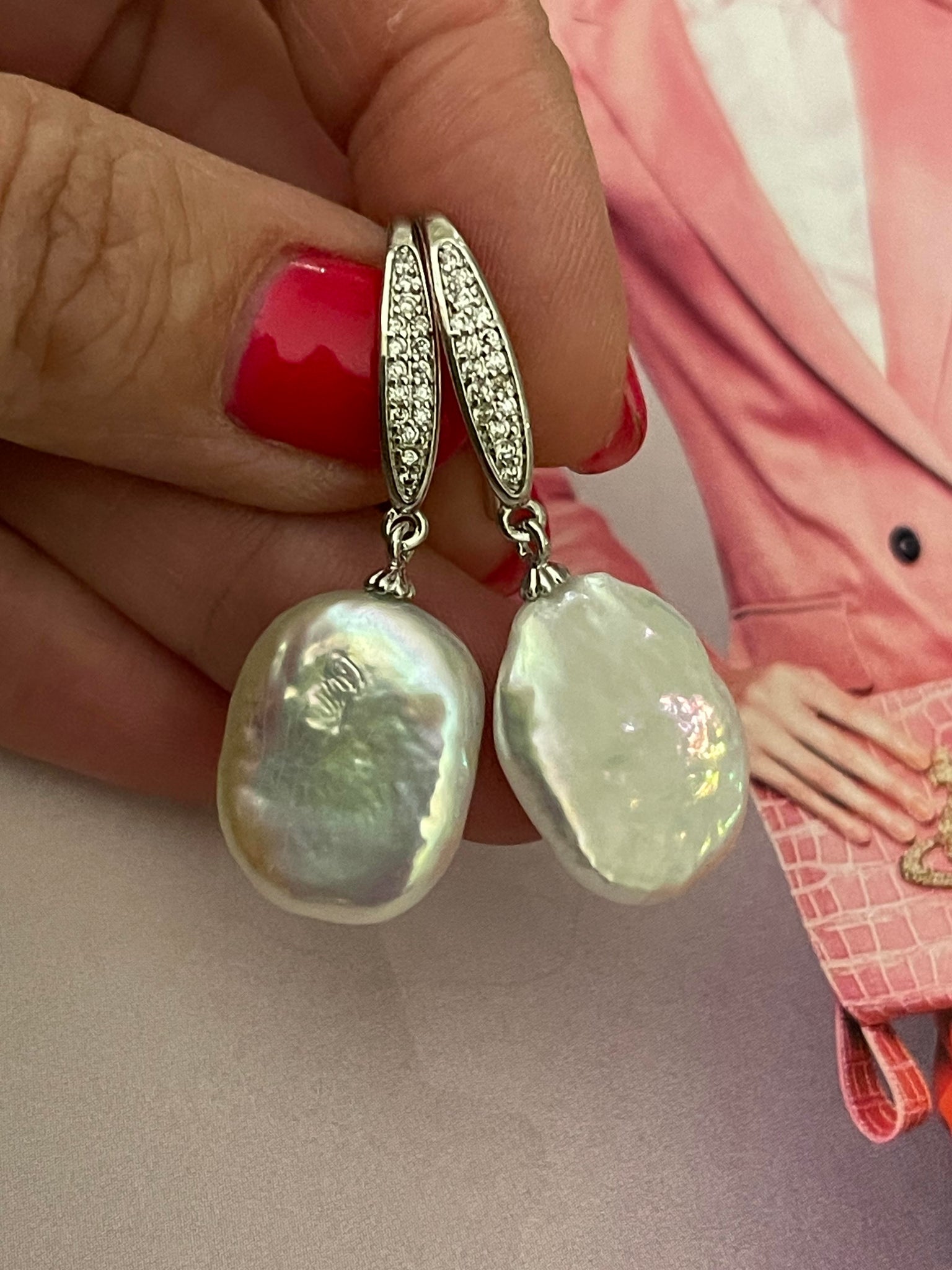 Aros Hippie Chic de preciosas perlas barrocas blancas naturales, base de plata 925 y circones. salos de dia o de noche.