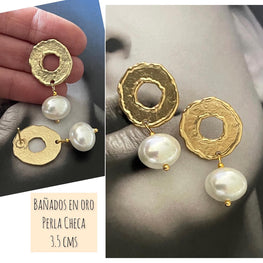 Aros Hippie Chic bañados en oro circulares y Perla Checa