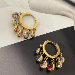 Aros Hippie Chic seis cristales coloridos en acero dorado.