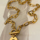 Collar Hippie Chic de Cadena de acero inoxidable dorado, letra C