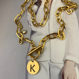 Collar Hippie Chic de cadena de acero inoxidable dorado, Letra K