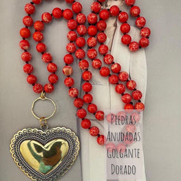 Collar Hippie Chic largo piedras rojas anudadas, colgante corazón dorado