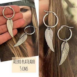 Aros Hippie Chic de acero inoxidable plateado y precioso colgante en  forma de pluma.