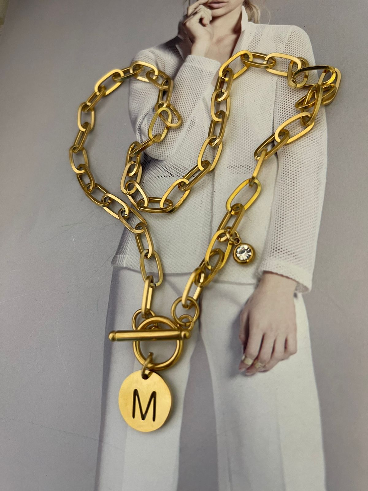 Collar Hippie Chic de cadena de acero inoxidable dorado, Letra M