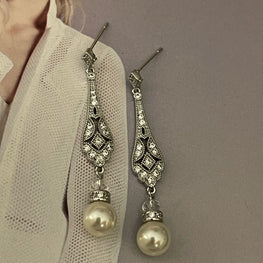 Aros Hippie Chic estilo Vintage,  plateados con circones y perla bijoux.