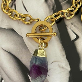 Collar Hippie Chic de cadena de acero inoxidable dorado  con cierre OT y colgante de piedra natural Fluorita