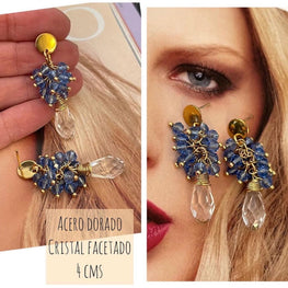 Aros Hippie Chic de acero inoxidable dorado con  cristales en tonos azules y translusidos en racimo.