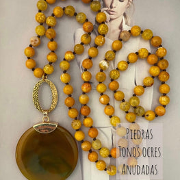 Collar Hippie Chic de piedras ágatas tonos ocres anudadas